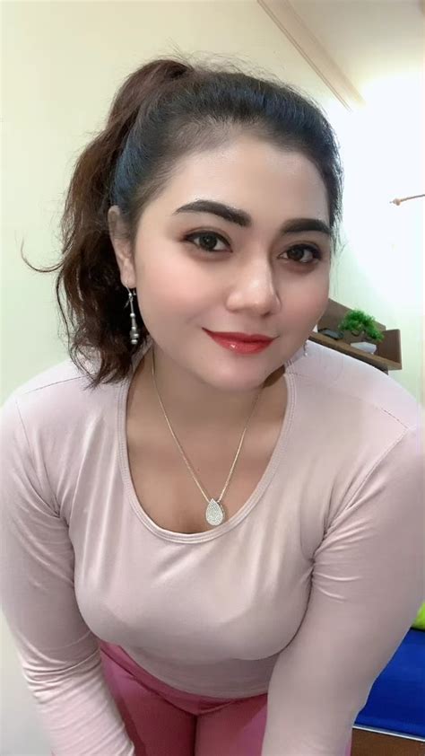 cewek bugil hot|GOYANG BUGIL CEWEK INDO